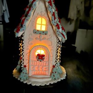 NWT Regency Gingerbread Cake House 13” Tall
